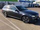 Mercedes-Benz E 500 4MATIC T AirMatic AVANTGARDE - gebrauchte Mercedes-Benz E 500 aus dem Jahr 2015