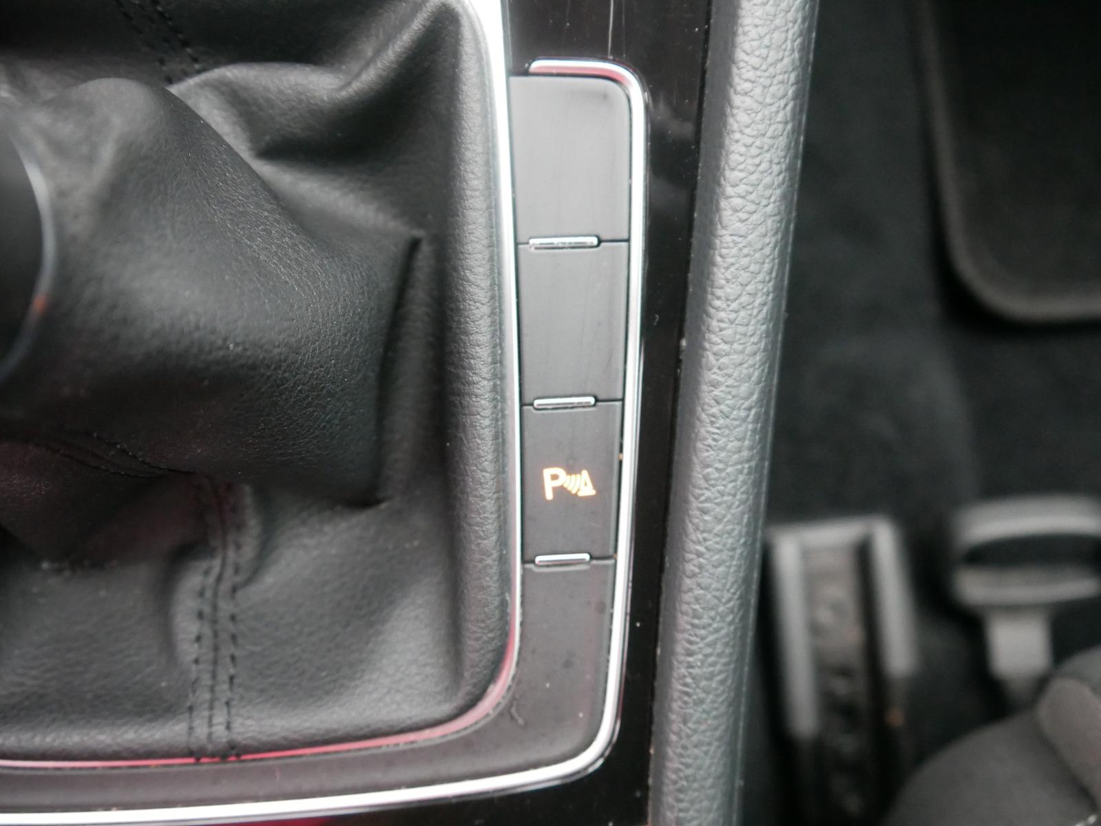 Volkswagen Golf VII 1.5 TSI Highline Navi ACC Kamera PDC