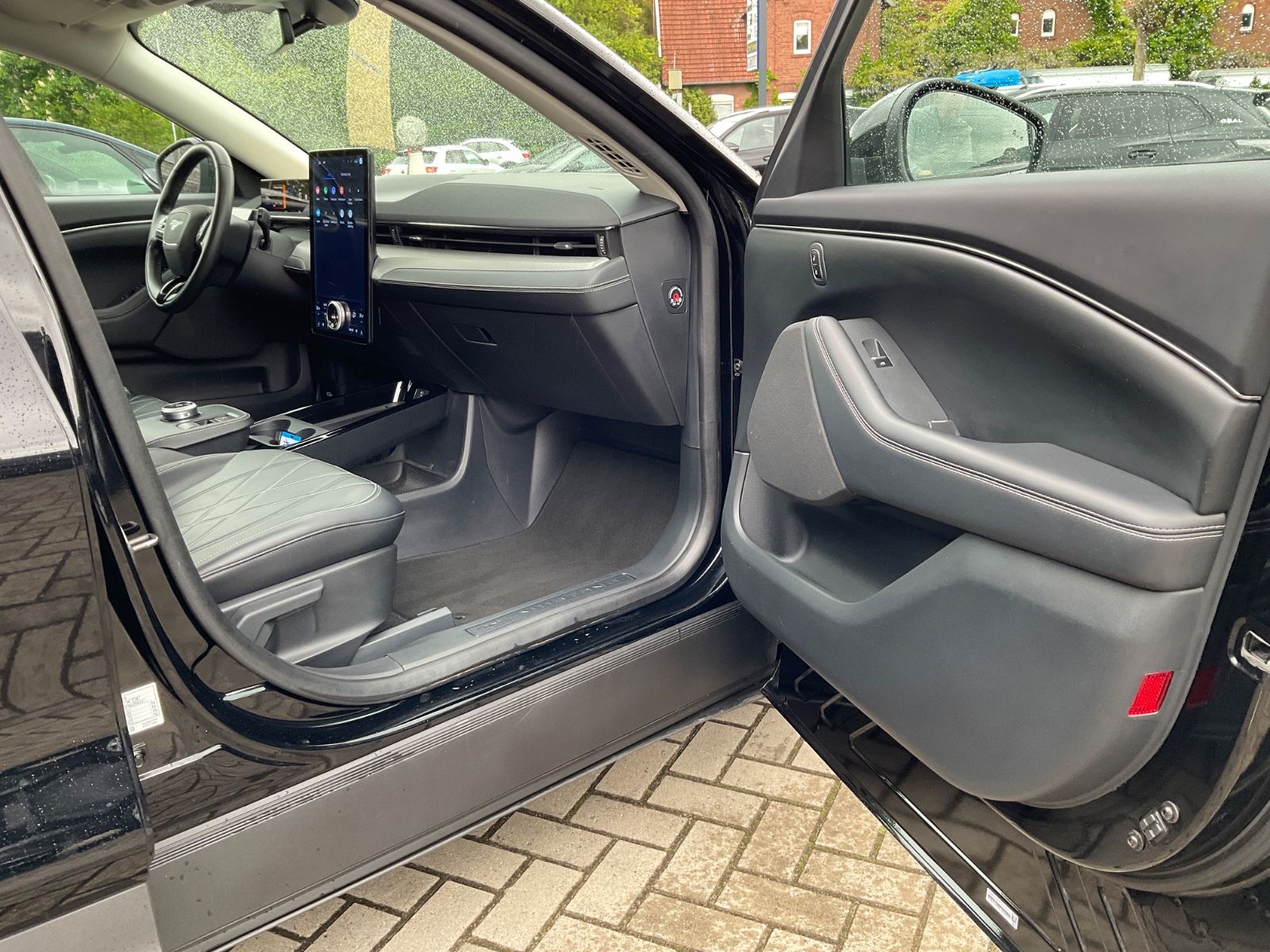 Fahrzeugabbildung Ford Mustang Mach-E Standard Range,198kW,RWD,Keyless,