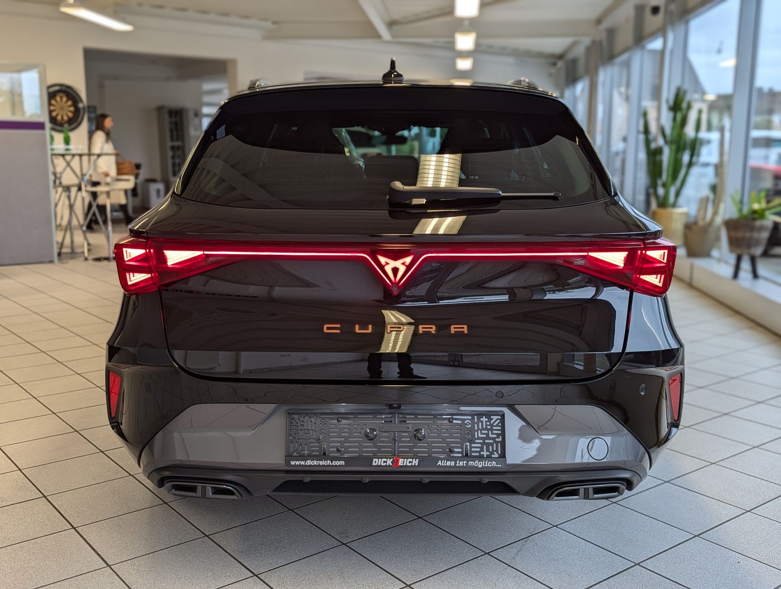 CUPRA Leon 1.5 eTSI Sennh Matrix Pano Edge/Dynamic AHK - Image 6
