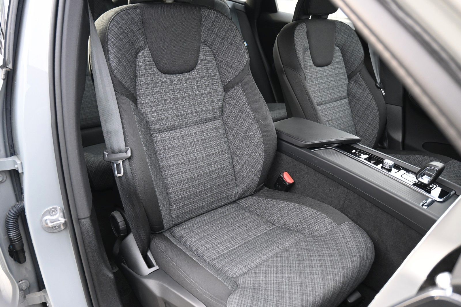 Fahrzeugabbildung Volvo XC60 B4 D FWD Core*RFK*el.Heckkl*GoogleMaps*AHK