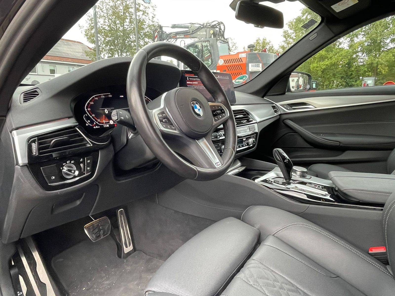 Fahrzeugabbildung BMW 520 i M Sport LASER/360°/HuD/LEDER/CARPLAY