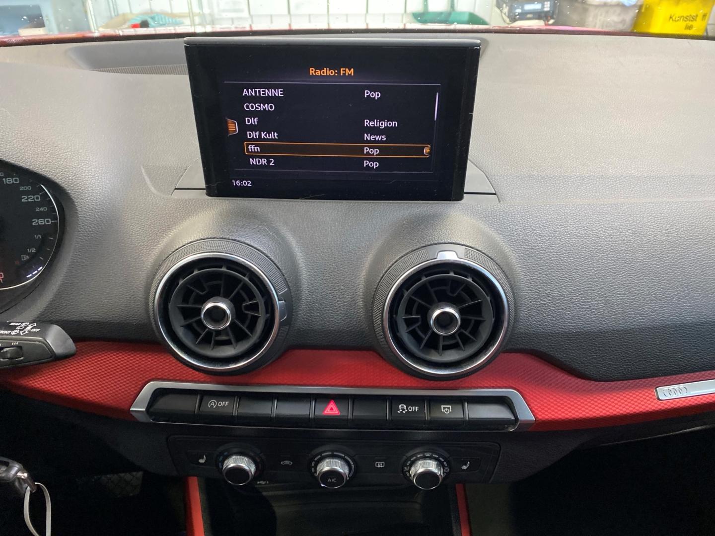 Audi Q2 1.4 TFSI sport Pano Shz LED PDC Klima