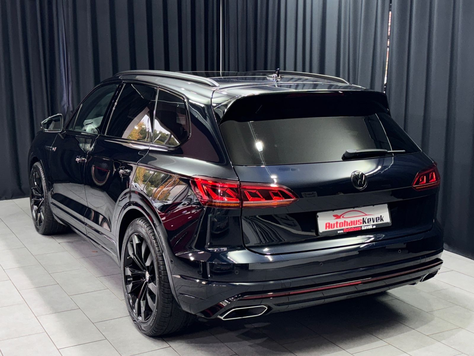 Fahrzeugabbildung Volkswagen Touareg 4.0 TDI V8 Atmosphere 4Motion|R-LINE|AHK