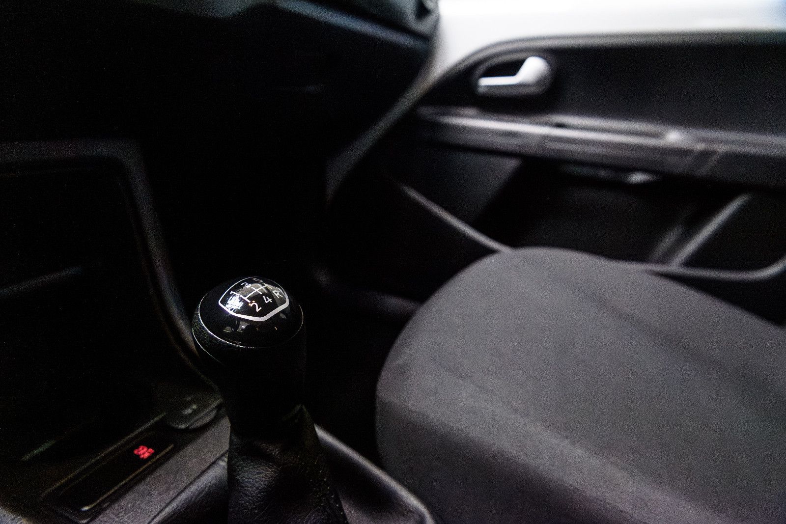 Fahrzeugabbildung Volkswagen up! 1.0l 48kw +4-türig + Maps & More + GJReifen