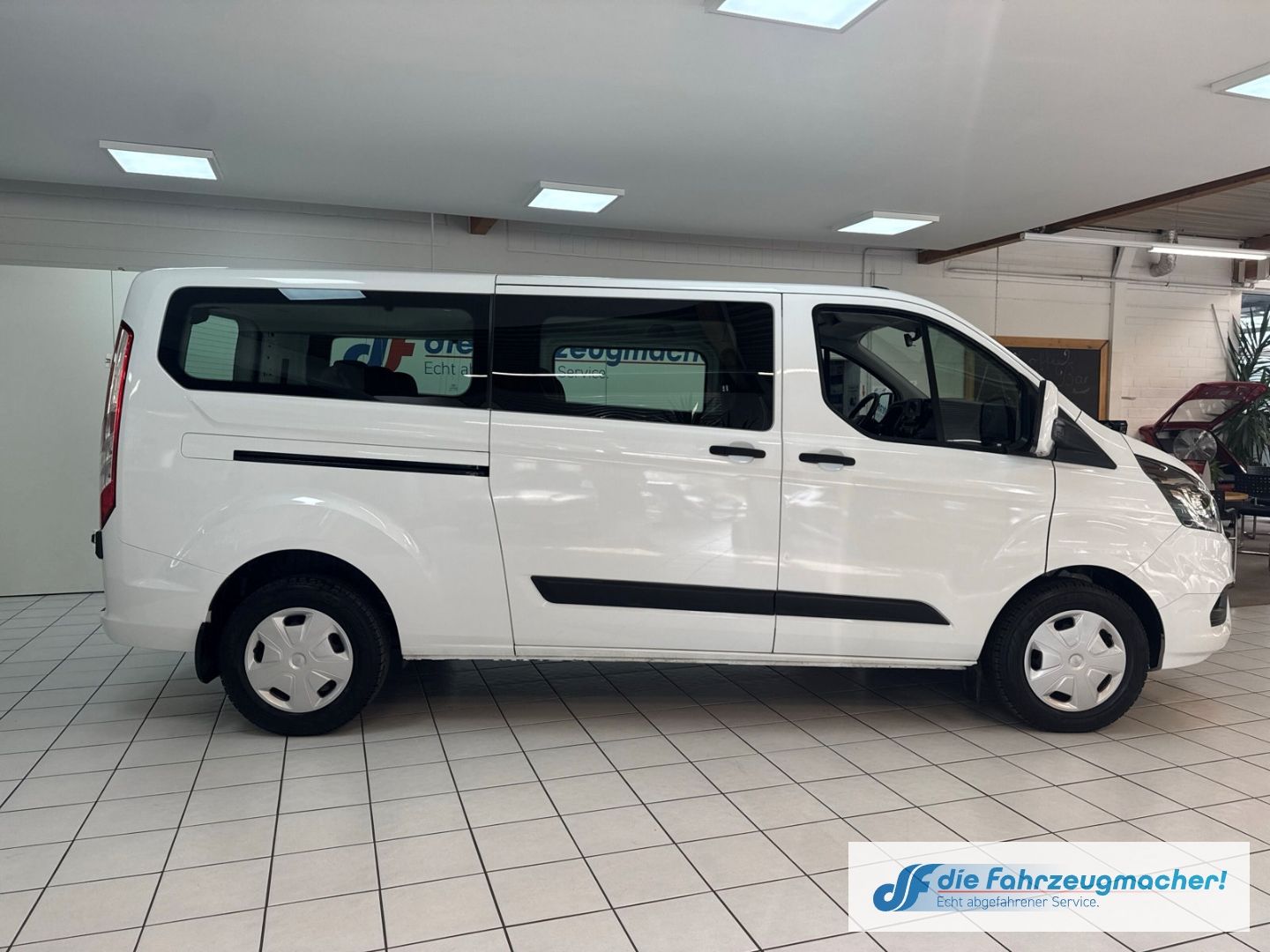 Fahrzeugabbildung Ford Transit Custom 320 L2 Trend 2.0 TDCi Dyn. Kurven