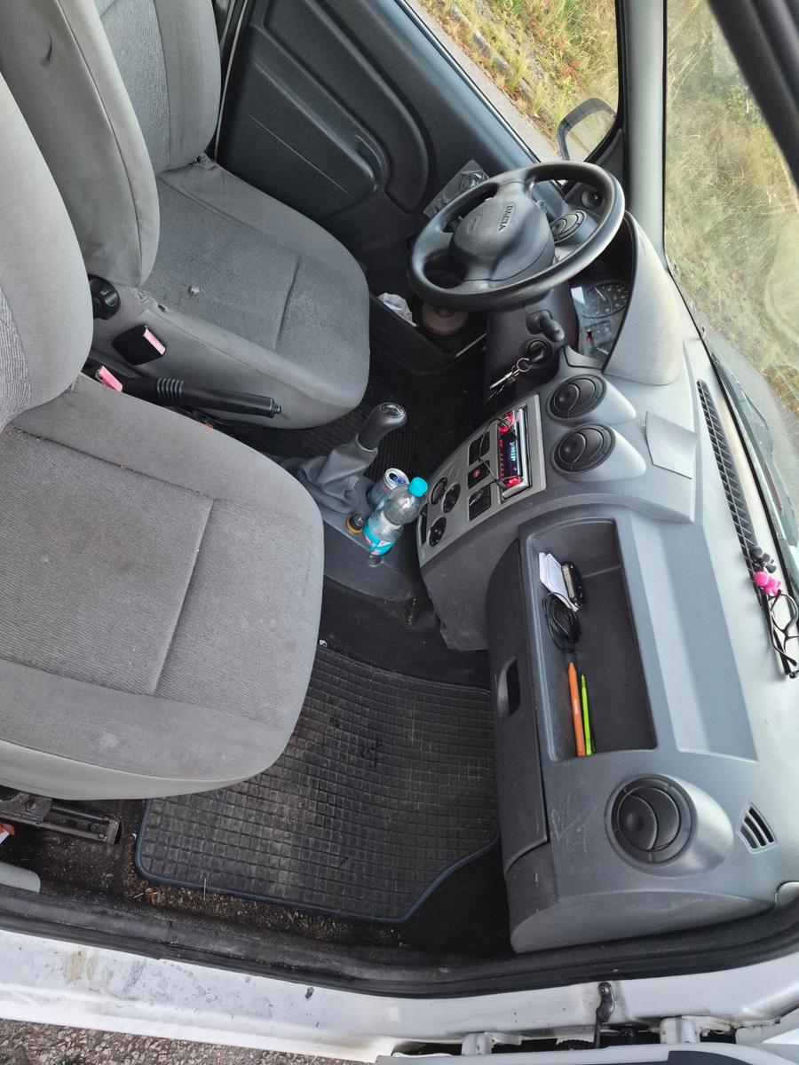Dacia Logan 2011 — photo 7