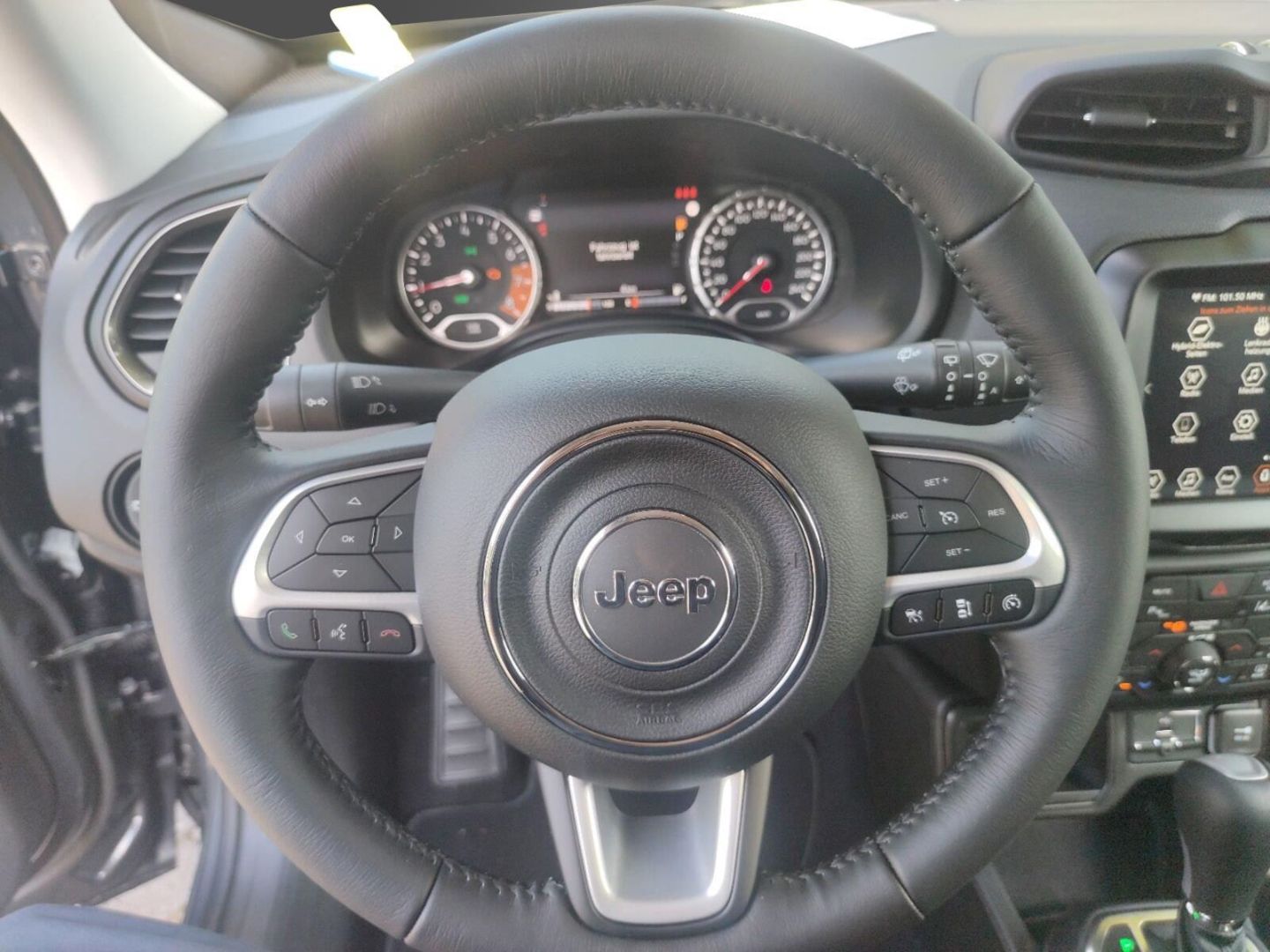 Fahrzeugabbildung Jeep Renegade 1.5 MHEV Limited+NAVI Komfort+ LED Pake