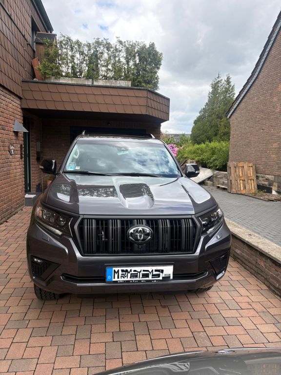 Image of Toyota Land Cruiser