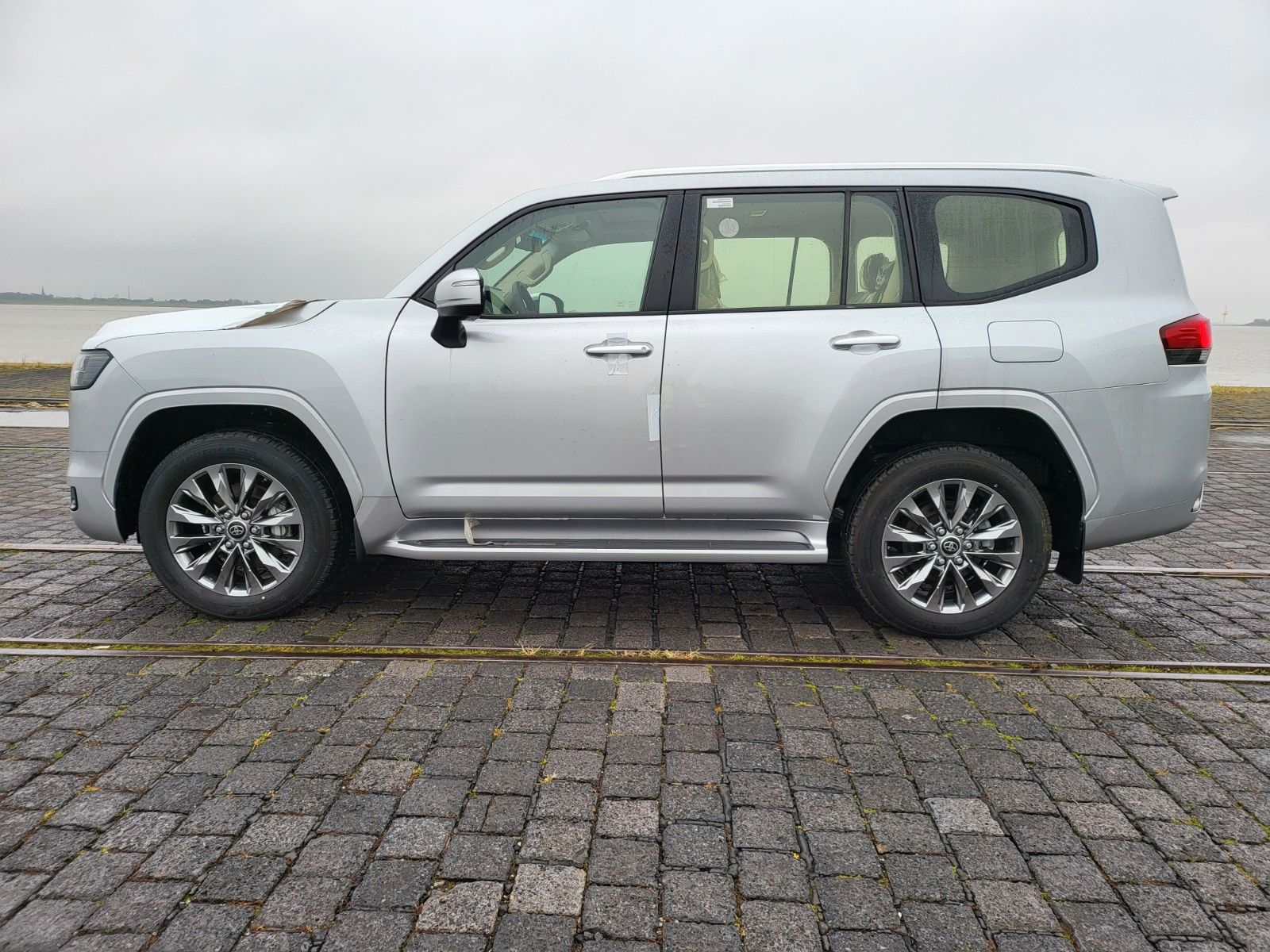 Toyota LC300+EXECUTIVE+70th+415HP+NEU+7SEATS+VOLL+EUreg imagem 3