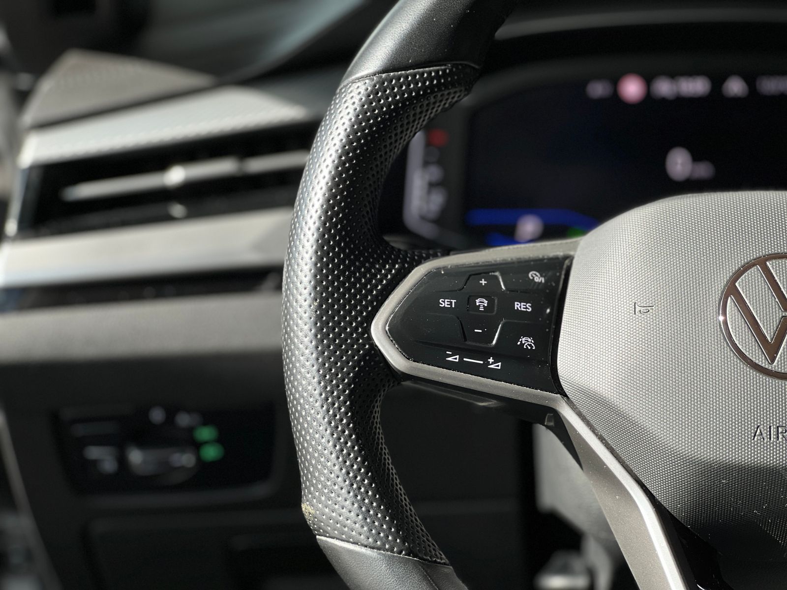 Fahrzeugabbildung Volkswagen Arteon R-Line Massage SHZ NAVI Full Link