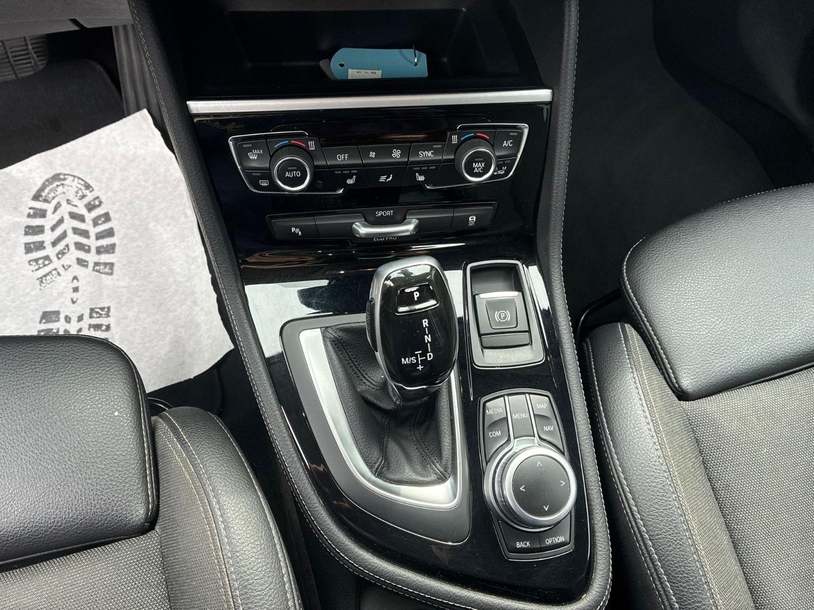 BMW 220d xDrive Active Tourer Sport Line*LED*Kamera*