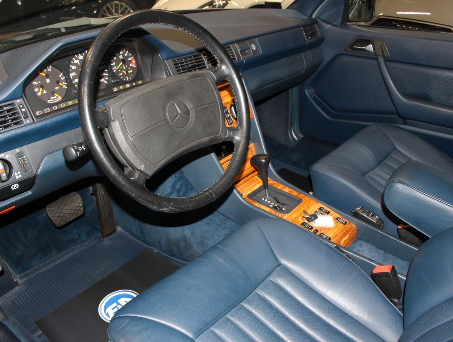 Fahrzeugabbildung Mercedes-Benz 300 CE Coupe Dt.Fzg.+19Tkm+Original Zustand