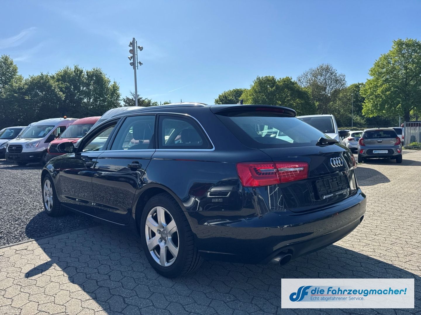 Fahrzeugabbildung Audi A6 Avant 2.8 FSI AHK-klappbar Navi Leder Bi-Xeno
