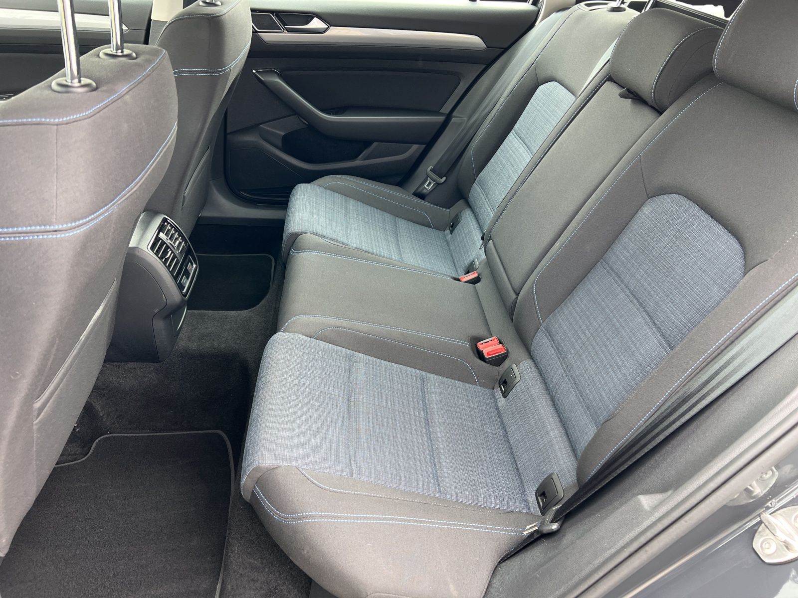 Fahrzeugabbildung Volkswagen Passat Variant GTE 1.4 TSI DSG LED Navi ACC SHZ