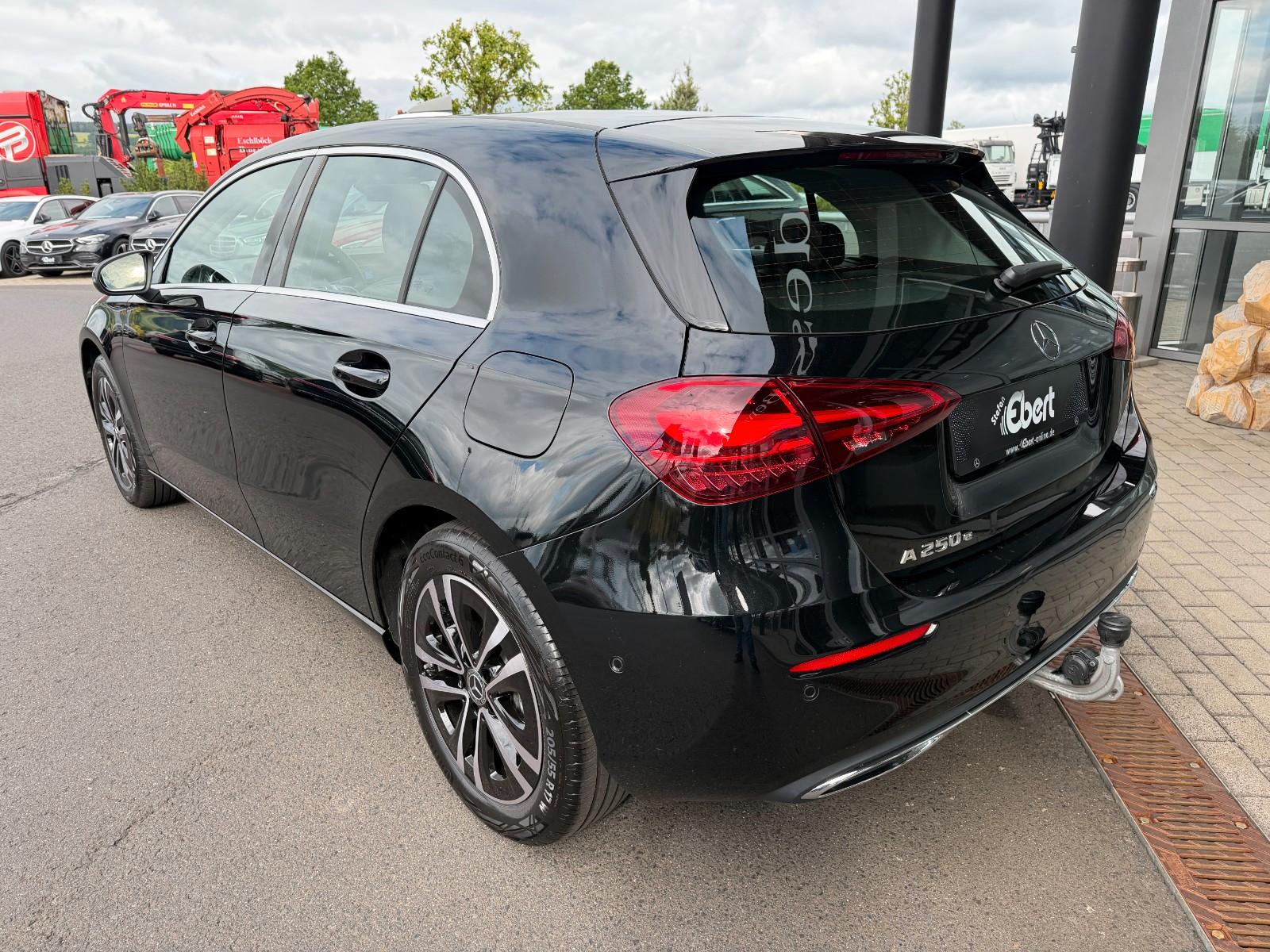 Mercedes-Benz A 250 e Progressive AHK+R-Kamera+Carplay+WinterP