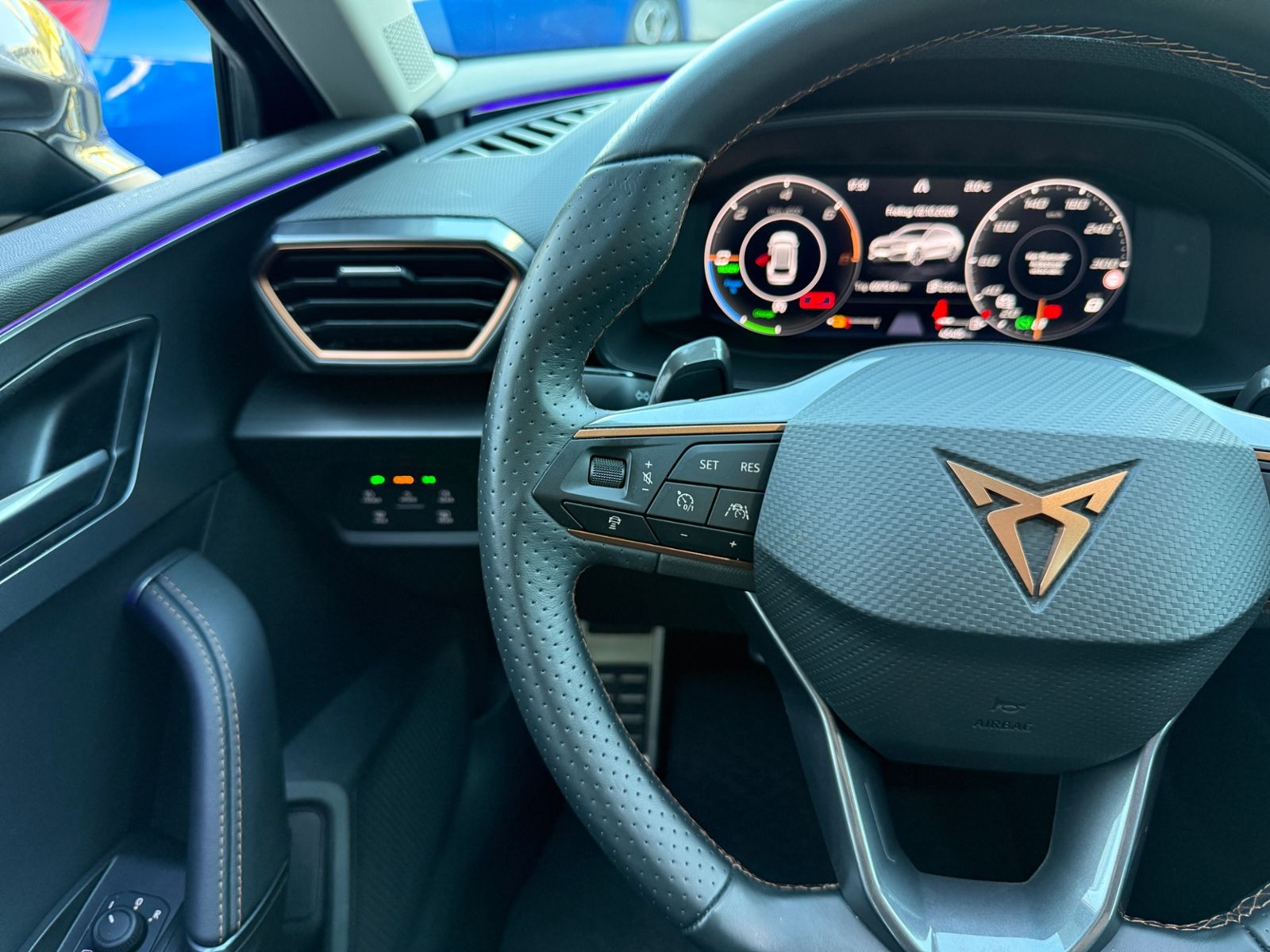 Fahrzeugabbildung CUPRA Leon 1.4 e-Hybrid VZ SHZ NAVI DAB