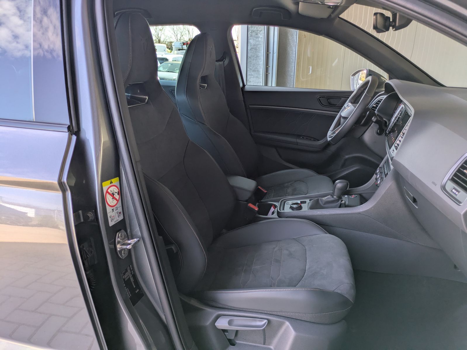 Fahrzeugabbildung CUPRA Ateca 1.5 TSI DSG AHK*LED*ACC*APP*KAMERA*19"