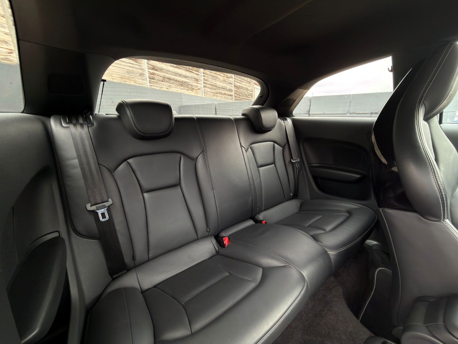 Fahrzeugabbildung Audi S1 2.0 TFSI quattro SHZ PDC Navi Leder Ambiente