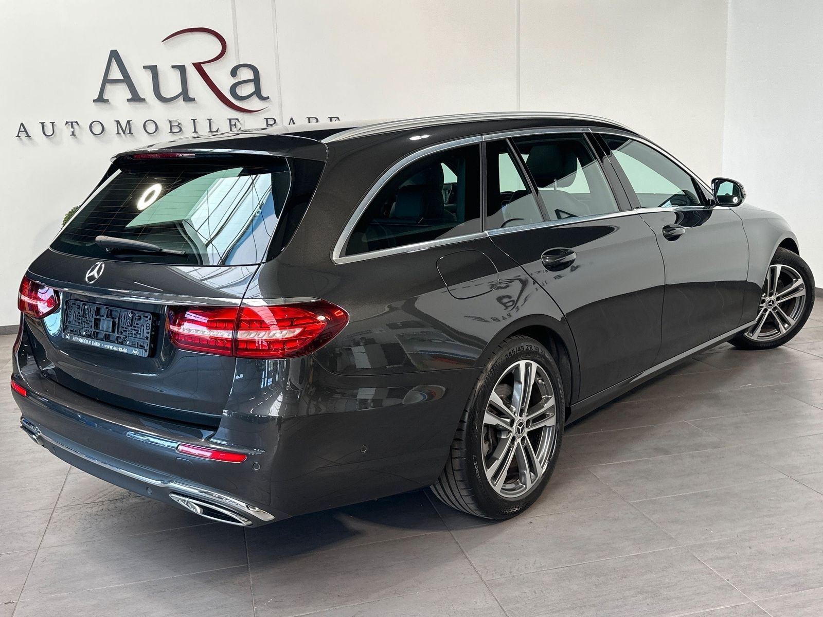 Fahrzeugabbildung Mercedes-Benz E 220 d T Avantgarde NAV+LED+PANORAMA+DISTRONIC
