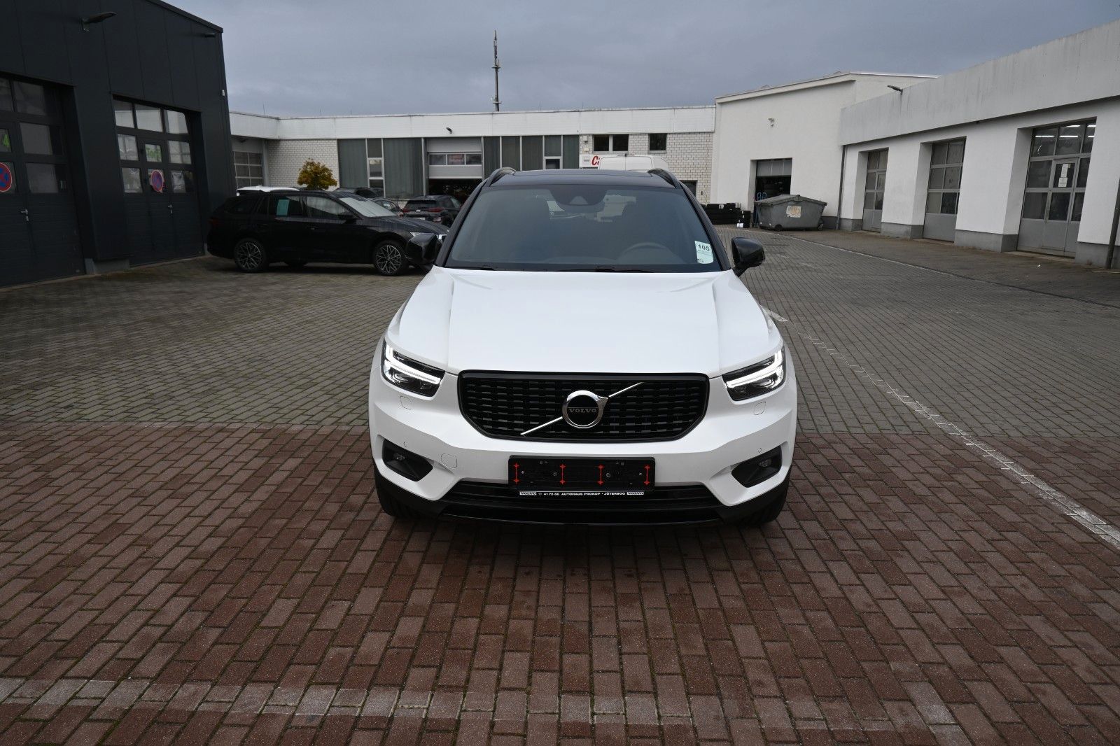 Fahrzeugabbildung Volvo XC40 T3 R Design *PANO*RFK*H&K*Leder*
