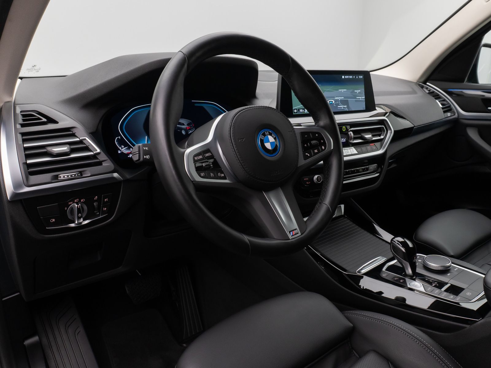 Fahrzeugabbildung BMW X3 xD30e Kamera DAB HiFi Komfort MSport 19Zoll