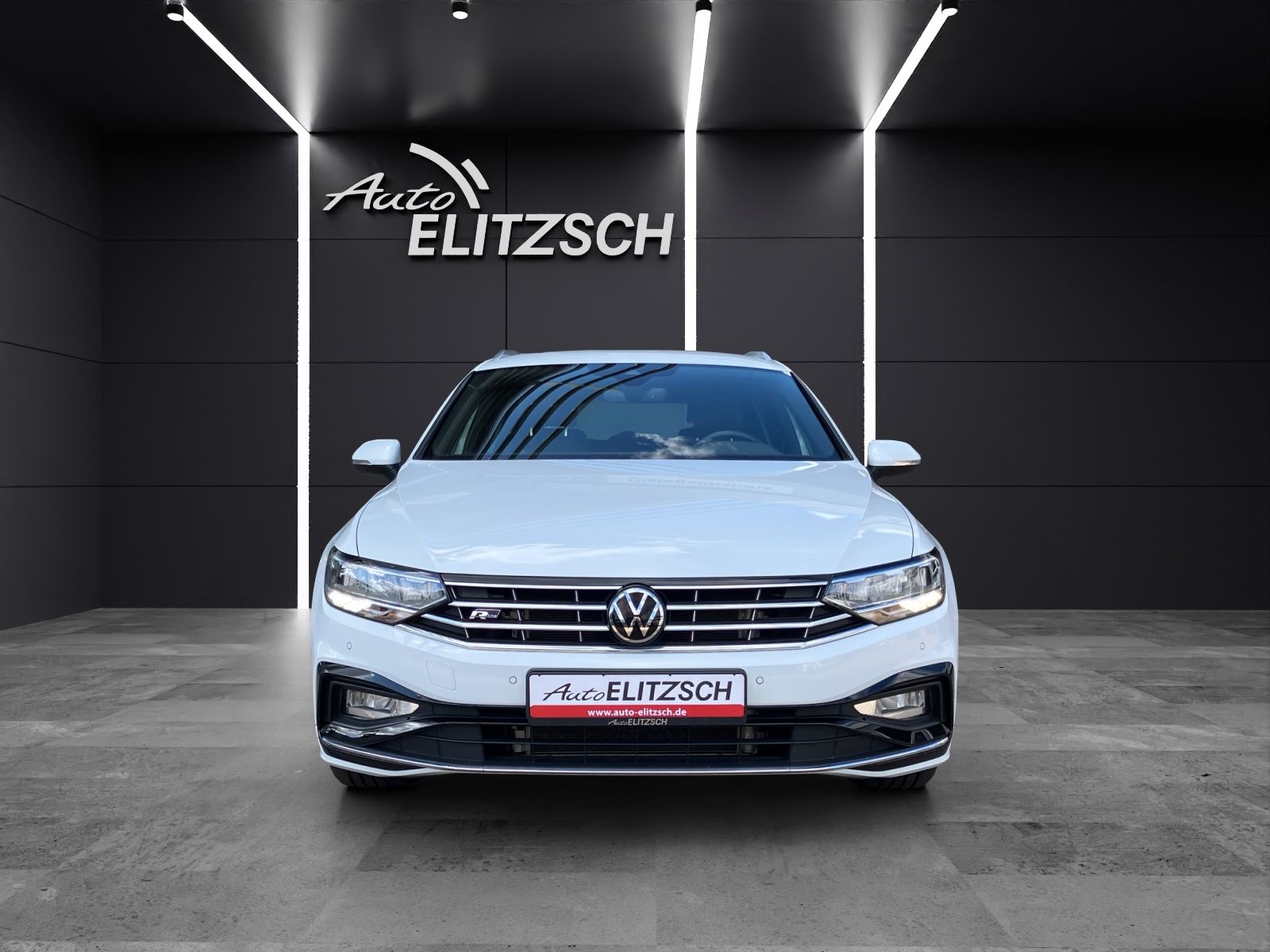 Fahrzeugabbildung Volkswagen Passat Variant R-Line TSI DSG LED ACC NAVI RFK S