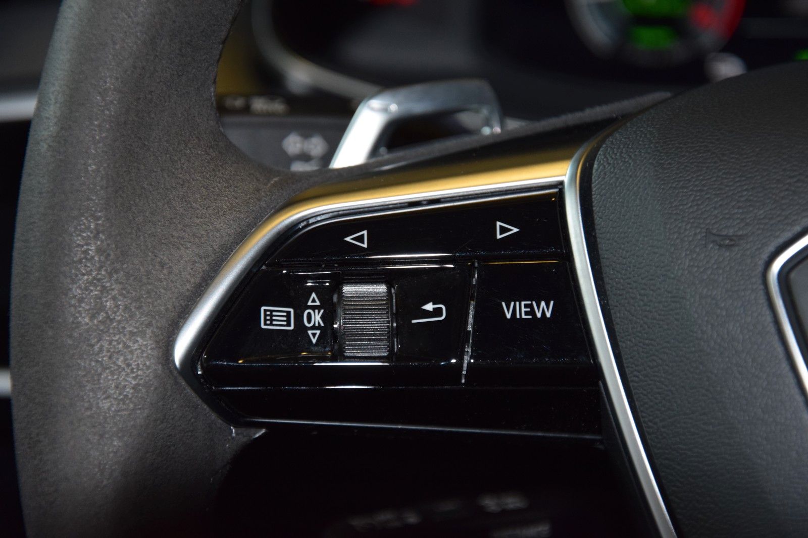 Audi A6 Avant 55 TFSI e QU 3x S-LINE HD-LED PANO 360° foto 17