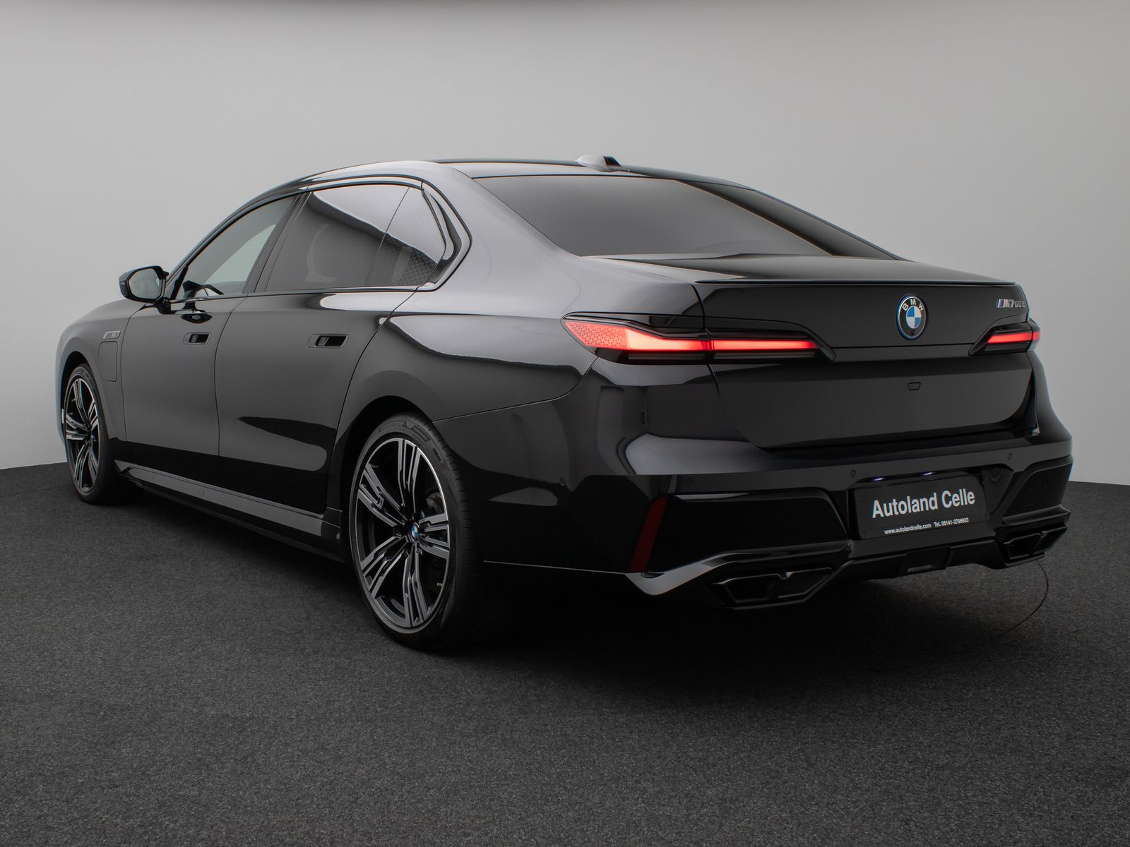 Fahrzeugabbildung BMW M760e Sky Lounge B&W Fond Ent M-Performance Voll