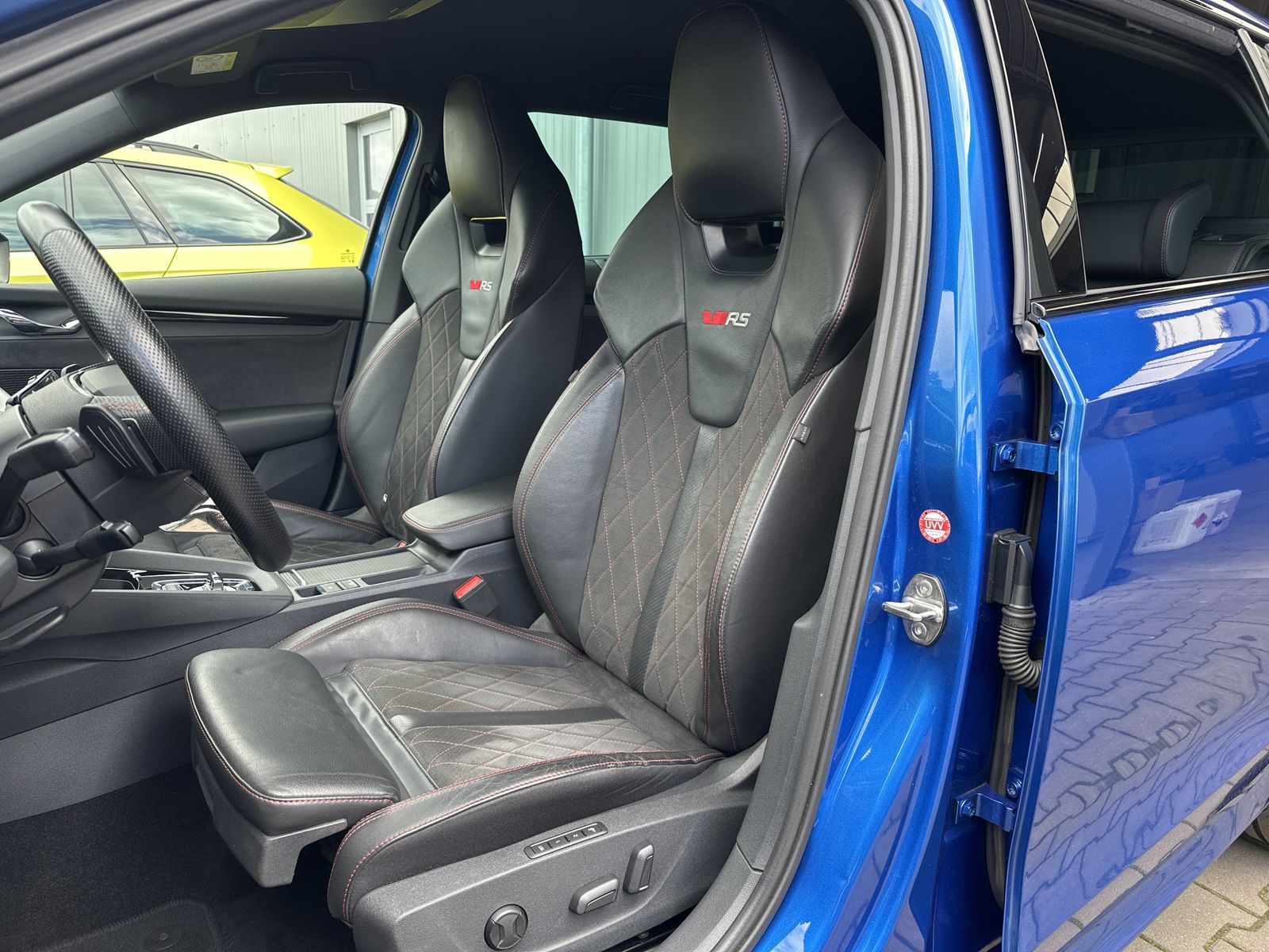 Fahrzeugabbildung SKODA Octavia Combi 2.0 TDI DSG 4x4 RS+ NAV+LED+AHK+PP