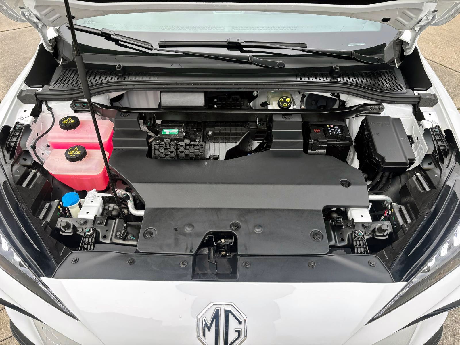 Fahrzeugabbildung MG MG4 Luxury 5D 150kW LED 360° ACC CarPlay BT NAV