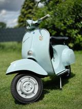 Vespa 50 L/R Kult-Roller Rundlicht Azzuro Chiaro  TOP  - Angebote