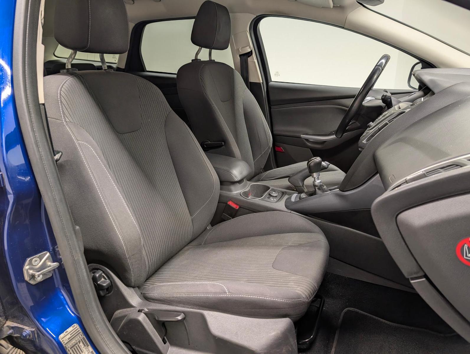 Ford Focus 2013 — photo 11