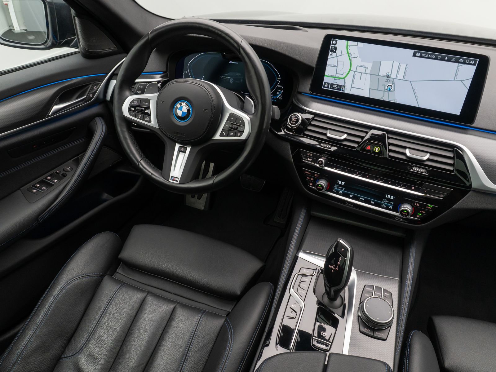 Fahrzeugabbildung BMW 530e xD M Sport DAB H/K HUD Panorama Laser AHK