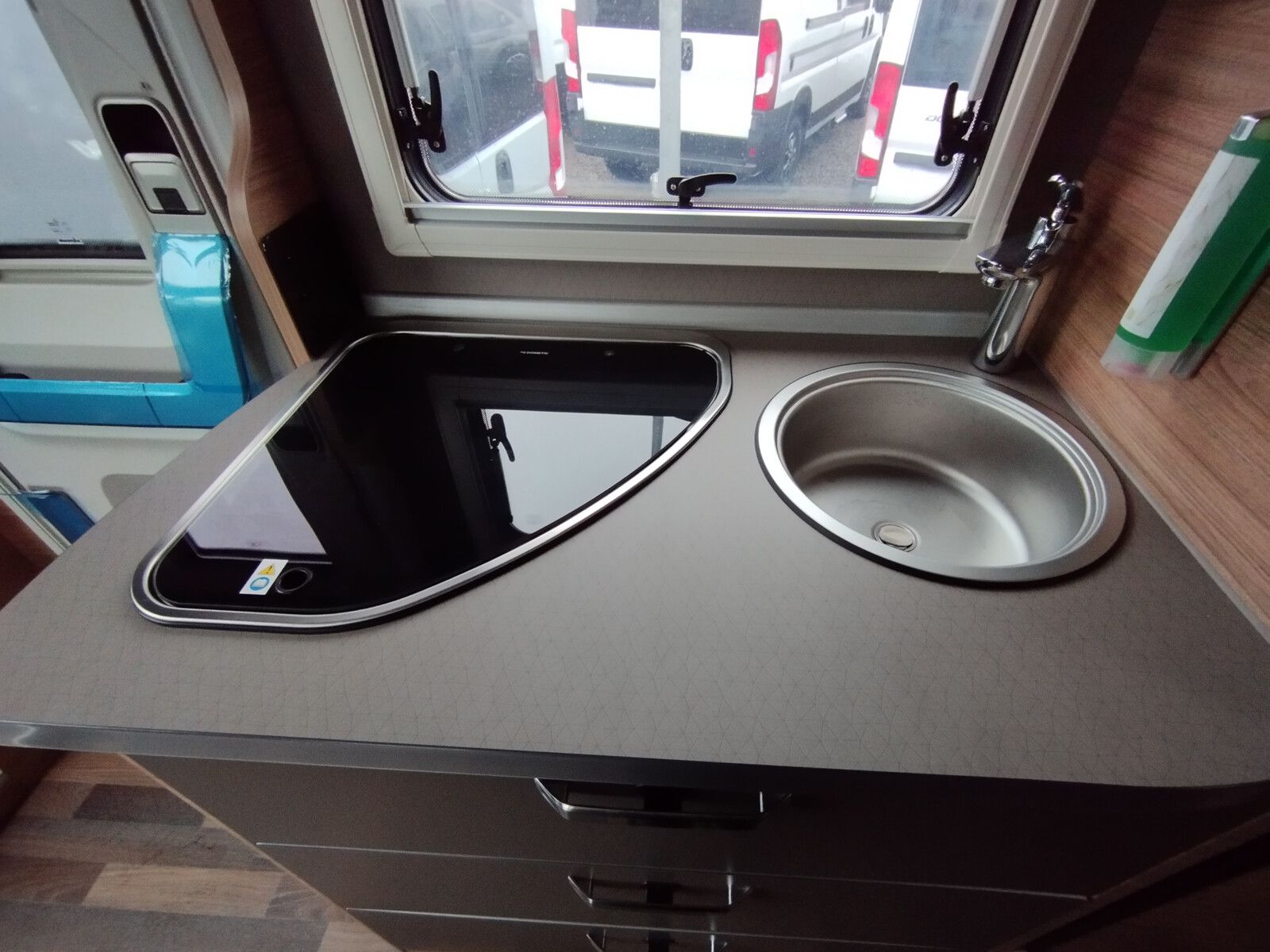 Fahrzeugabbildung Weinsberg CaraCompact Suite MB EDITION PEPPER 640 MEG 24er