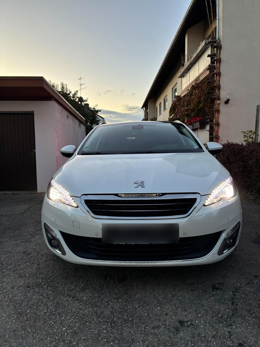 Peugeot 308 2014 — rear view