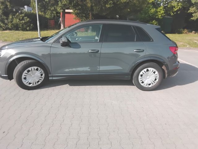 AUDI Q3 35 TFSI S tronic -