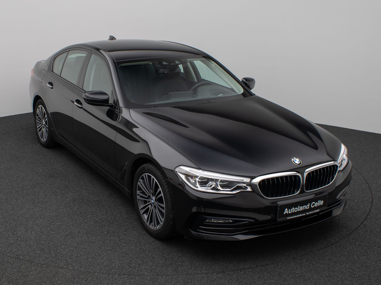 Fahrzeugabbildung BMW 530e iP Sport Line 360°HUD HiFi SoftCl Komfort