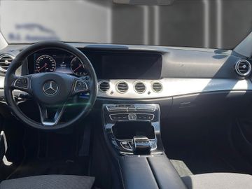 Mercedes E 220 - 11