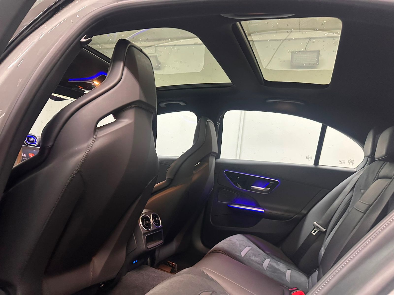 Fahrzeugabbildung Mercedes-Benz C 63 S E PERFORMANCE *KERAMIK*PANORAMA*