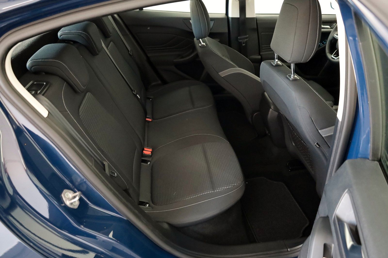Fahrzeugabbildung Ford Focus Lim. Cool & Connect Navi,SH,Kamera,SR+WR