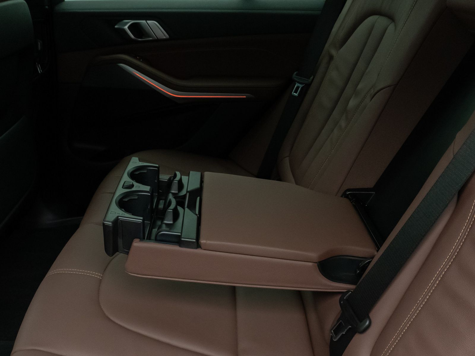 Fahrzeugabbildung BMW X5 xD45e M Sport Kamera Laser HUD DAB HiFi ACC