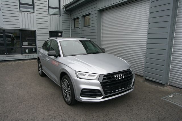 AUDI Q5 quattro sport DSG