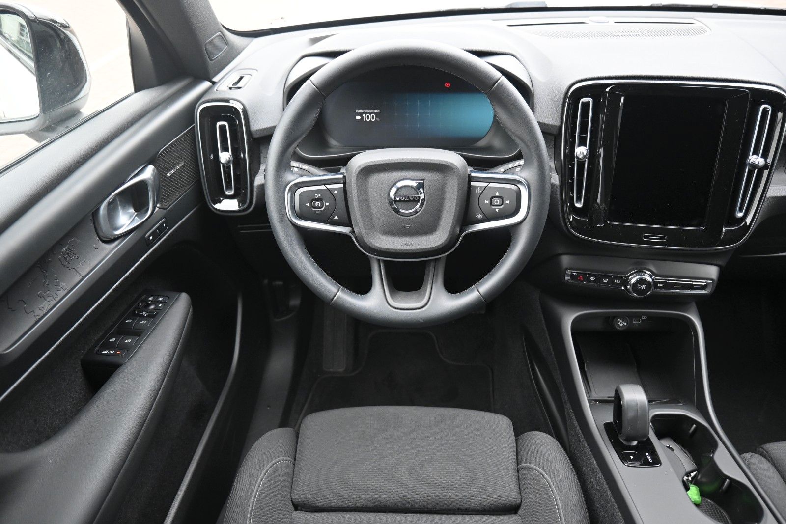 Fahrzeugabbildung Volvo EX40 SingleMotorExtendedRangePlus Dark*574 KM RW