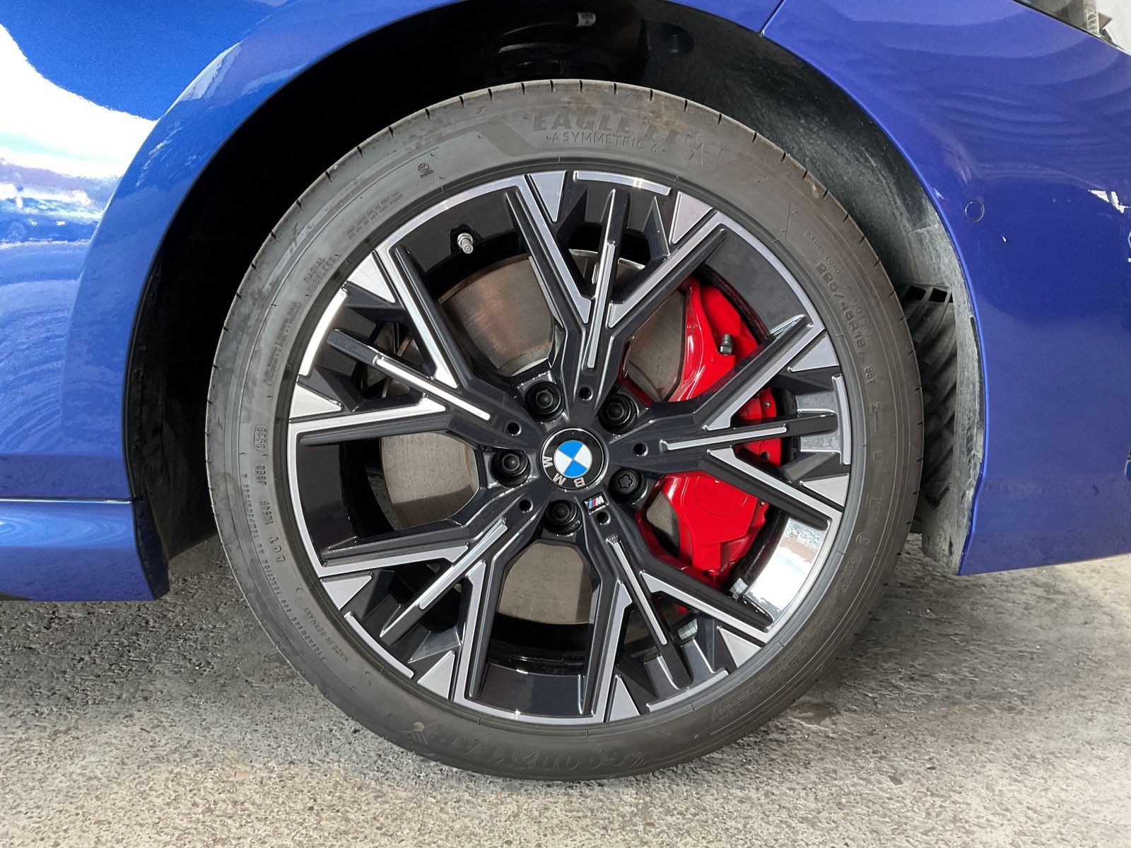 Fahrzeugabbildung BMW M135 xDrive Head-Up M Sportsitze AHK