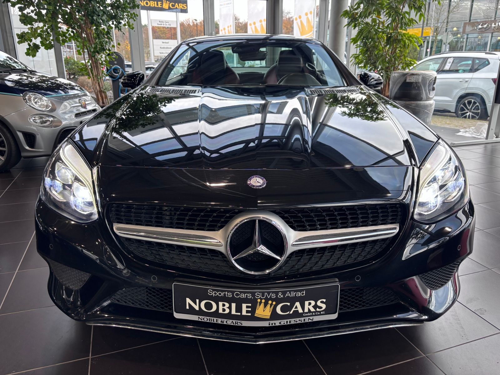 Fahrzeugabbildung Mercedes-Benz SLC 300 9G-Tronic LED NAVI ALU