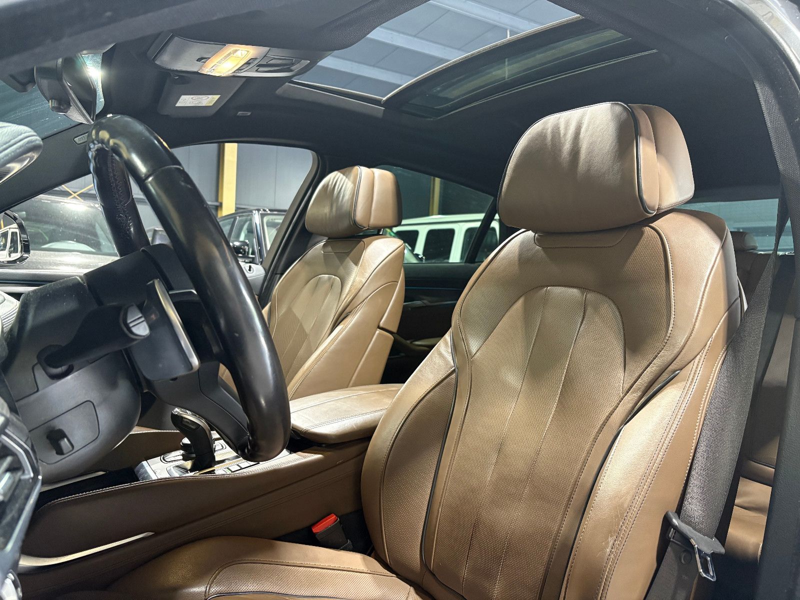 Fahrzeugabbildung BMW X6 xDrive 30 d/360°/PANO/HEAD-UP/NAVI/MEMORY/SHZ