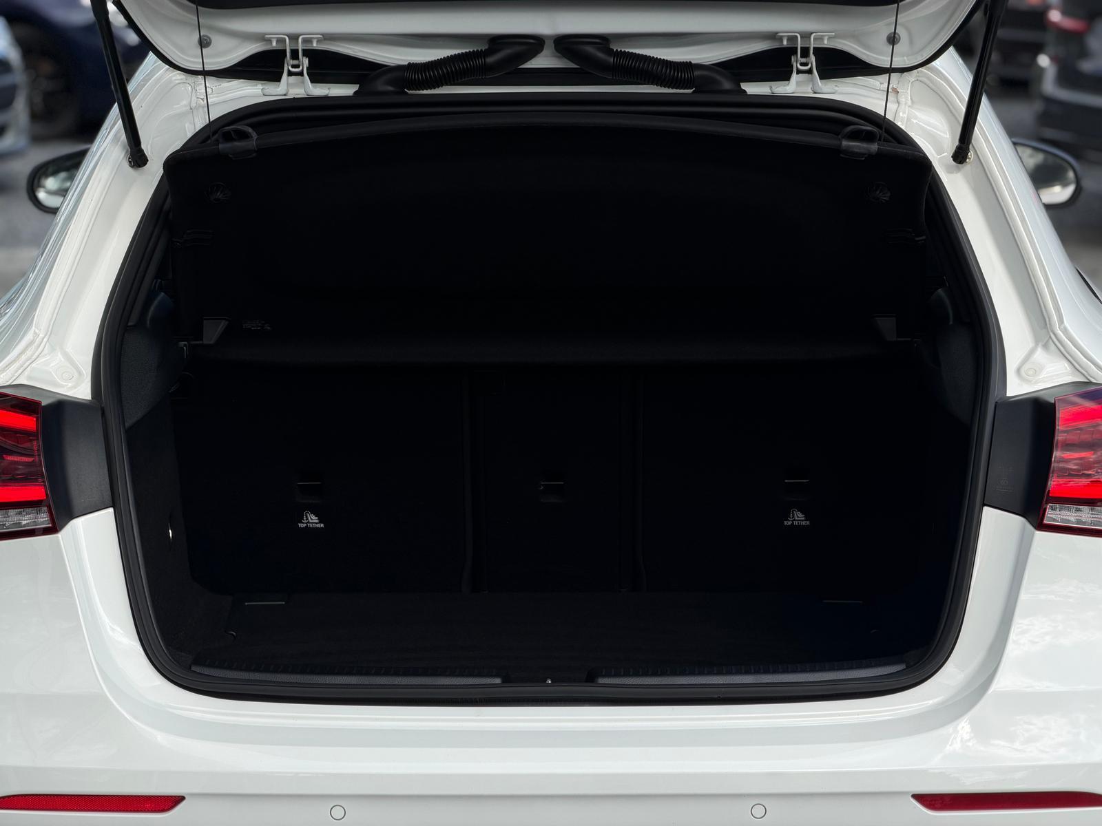 Mercedes-Benz A250*AMG*AHK*Digital*Ambiente*Pano*LED*Alcantara