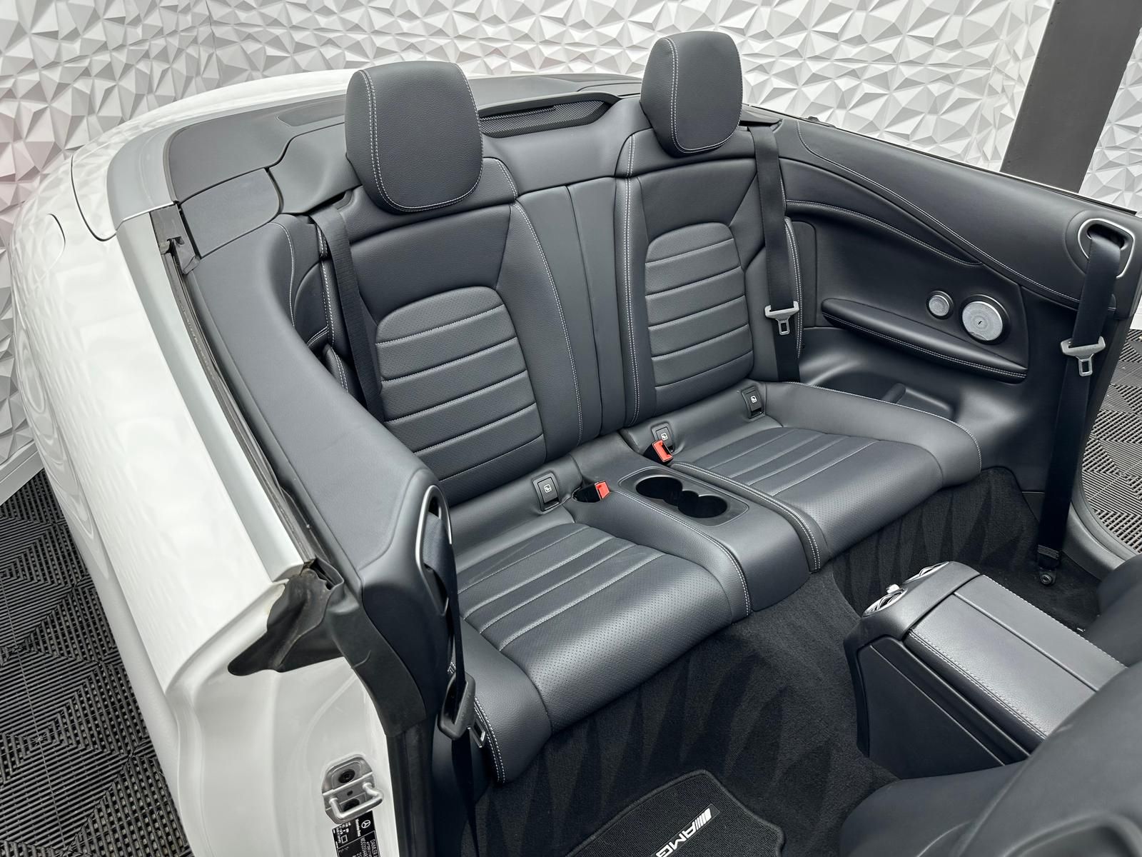 Fahrzeugabbildung Mercedes-Benz C 300 AMG DISTRO/AIRSCARF/BURMESTER/KEYLES/360°