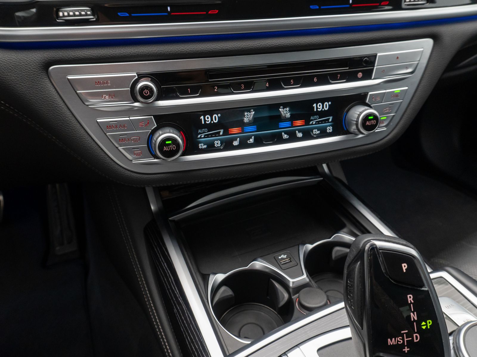Fahrzeugabbildung BMW 740d xD M Sport 360°Laser HUD H/K SoftCl Massage